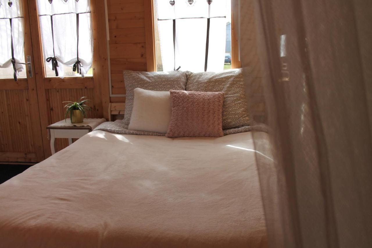 Chambre Studio Photo Chalet Sdb Partagee A Proximite Chavagne ภายนอก รูปภาพ